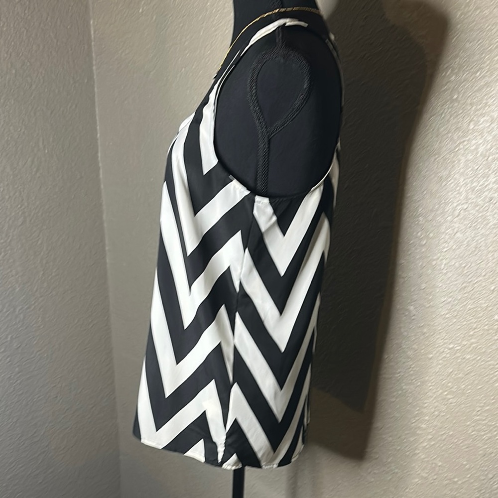 EVERLY Black and White Chevron Women's Top - Picture 3 of 5